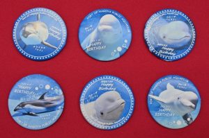 「水族館deクルッと寄付」 返礼品に「ハッピーバースデー2025」第1弾 オリジナル缶バッジが登場します　