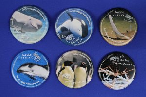 【水族館deクルッと寄付】返礼品に「スタッフが選んだベストショット！！第2弾」 名古屋港水族館オリジナル缶バッジが登場します